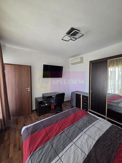 Apartament cu 3 camere decomandat în Titan