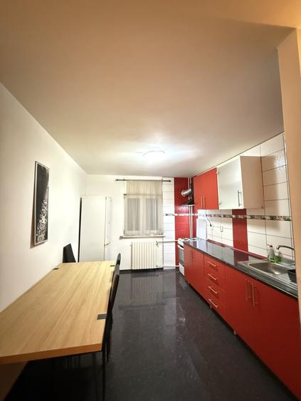 Apartament cu 3 camere decomandat, mobilat în Dacia
