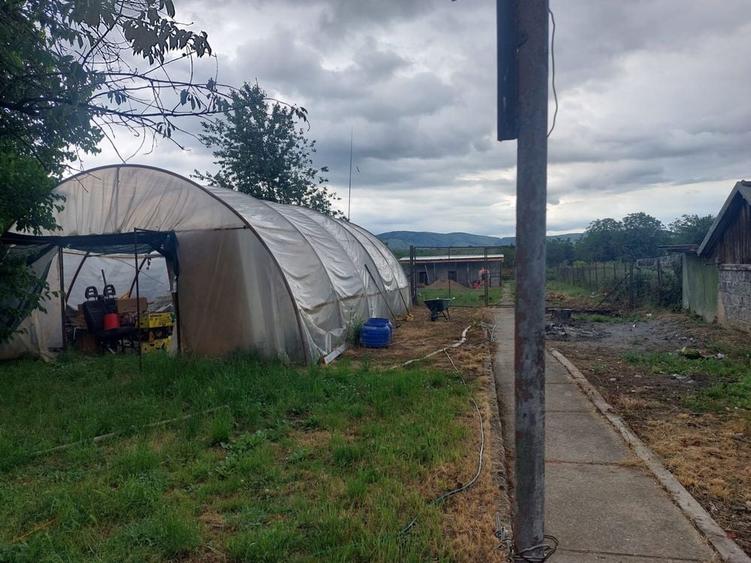 Casă cu 4 camere în Lugașu de Jos