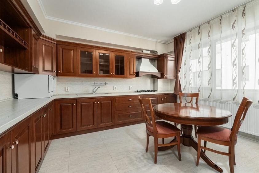 Apartament cu 3 camere decomandat, mobilat în Dorobanți