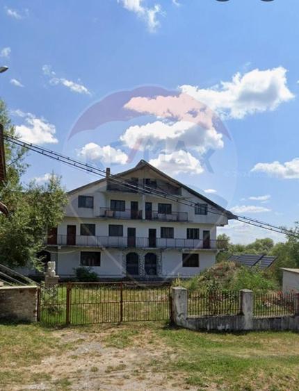 Hotel/Pensiune, de 1,650 mp, în Baia de Fier
