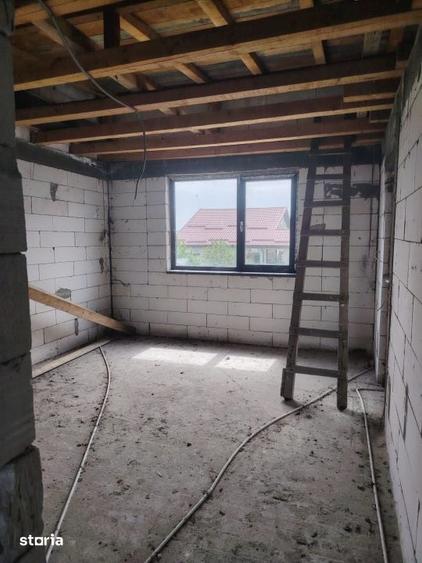 Casă cu 4 camere cu Teren 250 Mp în Cernele