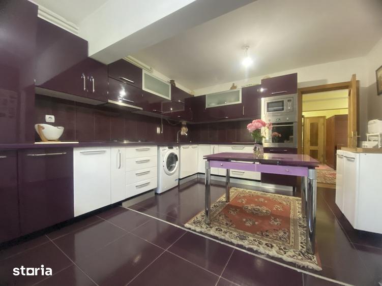 Casă cu 5 camere decomandat cu Teren 596 Mp în Central