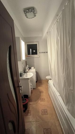 Apartament cu 2 camere decomandat în Peșteana de Jos
