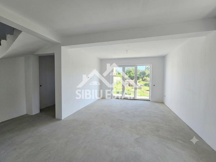 Casă individuală cu 4 camere cu Canalizare în Exterior Nord