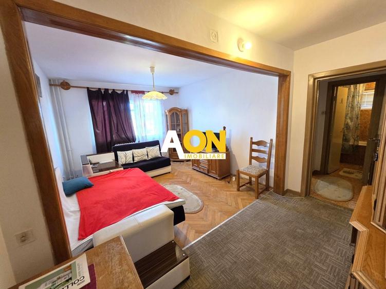 Apartament cu 3 camere decomandat, mobilat în Central