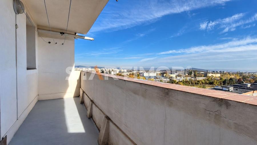Apartament cu 3 camere decomandat în Vlahuță