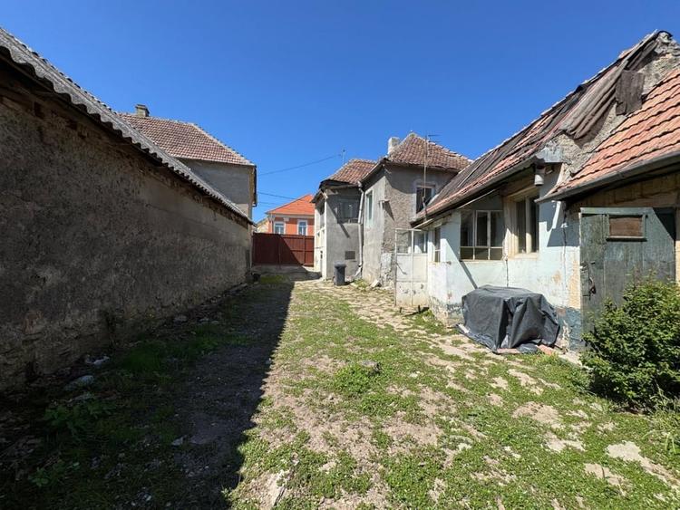 Casă individuală cu 4 camere cu Teren 390 Mp în Augustin