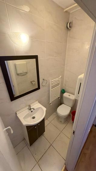 Apartament cu 3 camere semidecomandat în Banu Manta