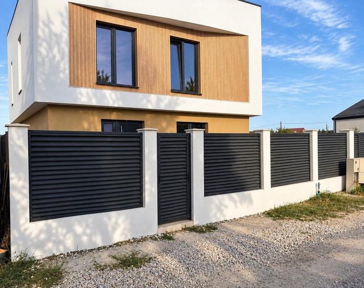 Casă cu 4 camere cu Teren 200 Mp în Exterior Est