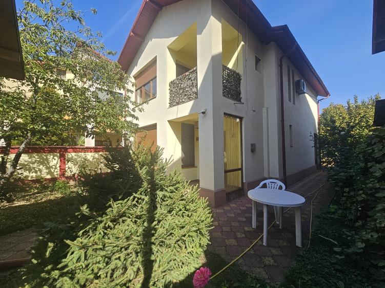 Casă individuală cu 4 camere cu Canalizare în Sud