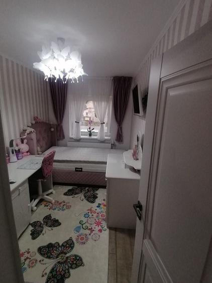 Apartament cu 3 camere decomandat în Valea Aurie