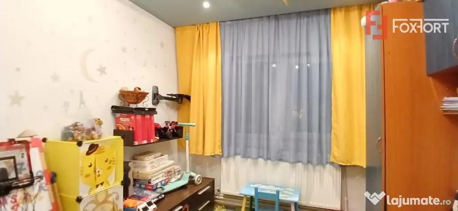 Apartament cu 3 camere decomandat în Aradului