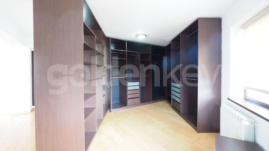 Casă individuală cu 7 camere cu Piscina în Iancu Nicolae