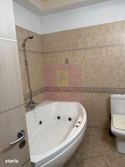 Apartament cu 3 camere în Tei