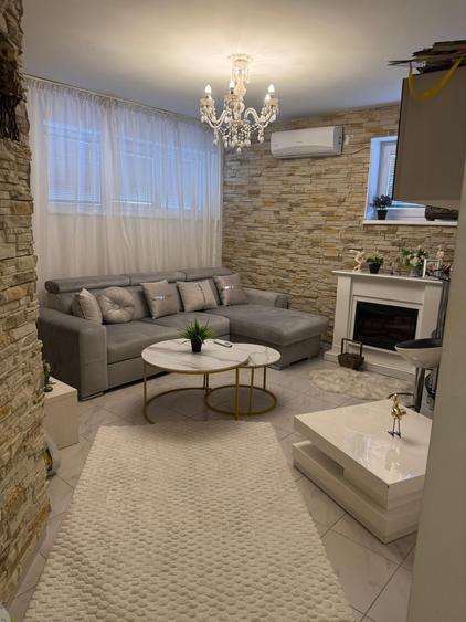 Apartament cu 3 camere decomandat în Fundeni