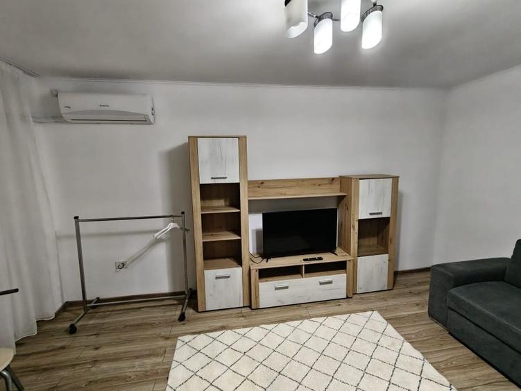 Garsonieră decomandată în Vărsătura