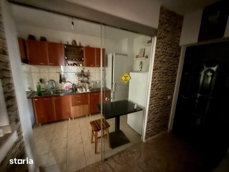Apartament cu 3 camere decomandat în Lacul Tei