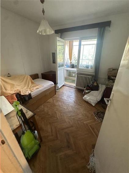 Apartament cu 3 camere decomandat în Circumvalațiunii