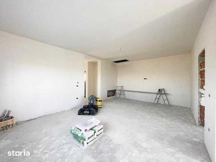 Casă cu 3 camere cu Teren 334 Mp în Berzovia