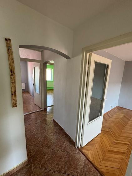 Apartament cu 3 camere decomandat în Central