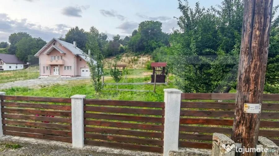 Casă cu 4 camere cu Teren 7238 Mp în Central