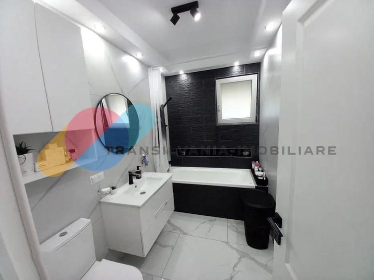 Apartament cu 3 camere semidecomandat în Florești