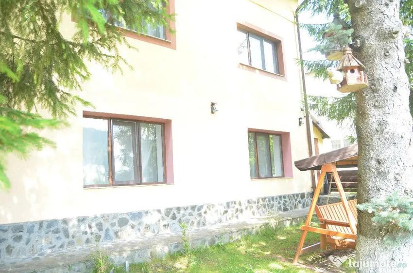 Casă cu 8 camere cu Teren 500 Mp în Central