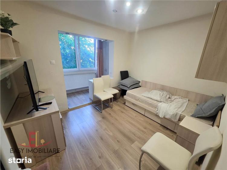 Apartament cu 3 camere decomandat în Livezeni