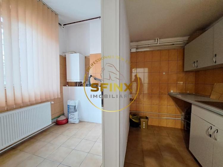 Casă individuală cu 6 camere cu Canalizare în Gara de Nord
