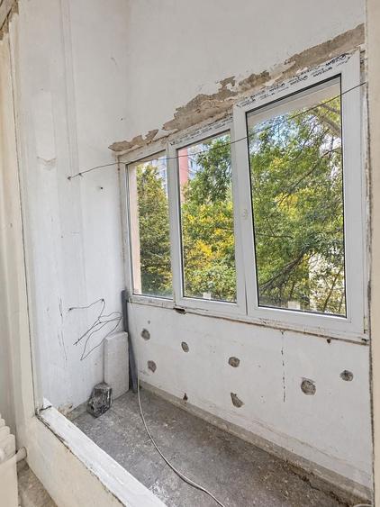 Apartament cu 3 camere semidecomandat în Drumul Taberei