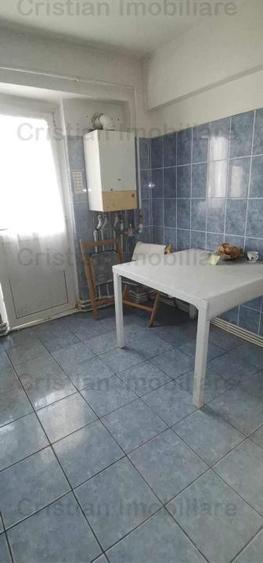 Apartament cu 3 camere semidecomandat în Gării