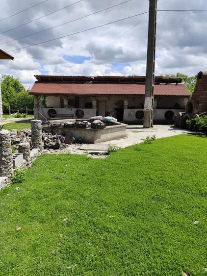 Casă individuală cu 5 camere cu Canalizare în Balș