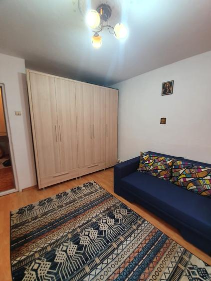 Apartament cu 2 camere decomandat în CET