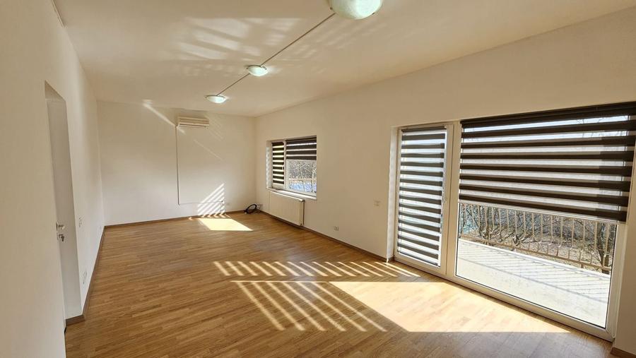 Duplex cu 7 camere cu Canalizare în Mărăști