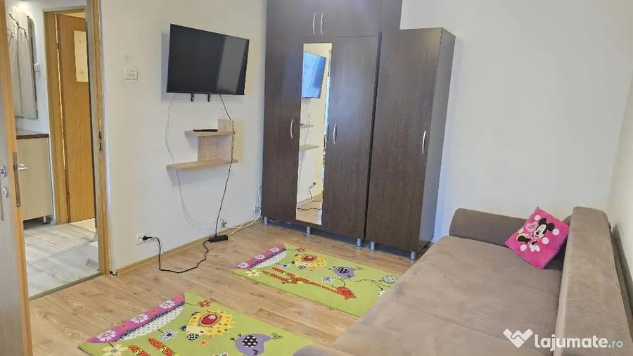 Garsonieră decomandată în Central