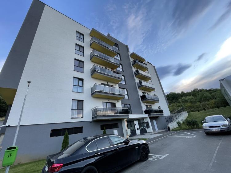 Apartament cu 2 camere semidecomandat, mobilat în Florești
