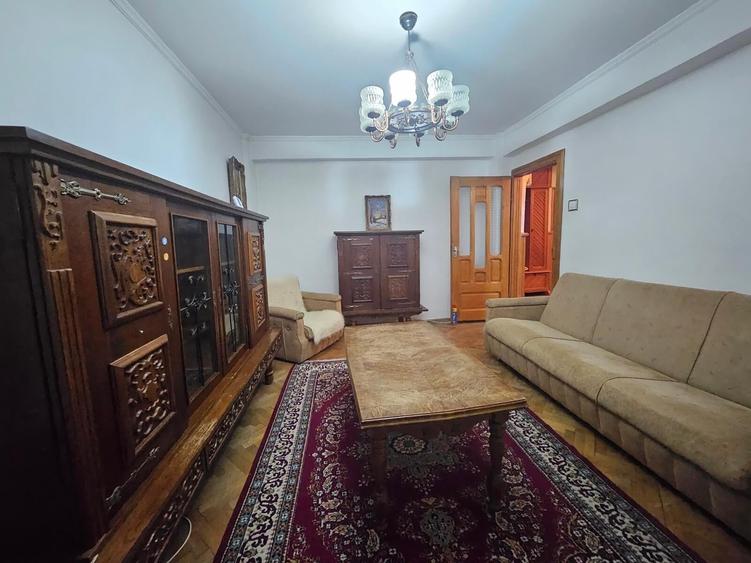 Apartament cu 3 camere decomandat în Banat