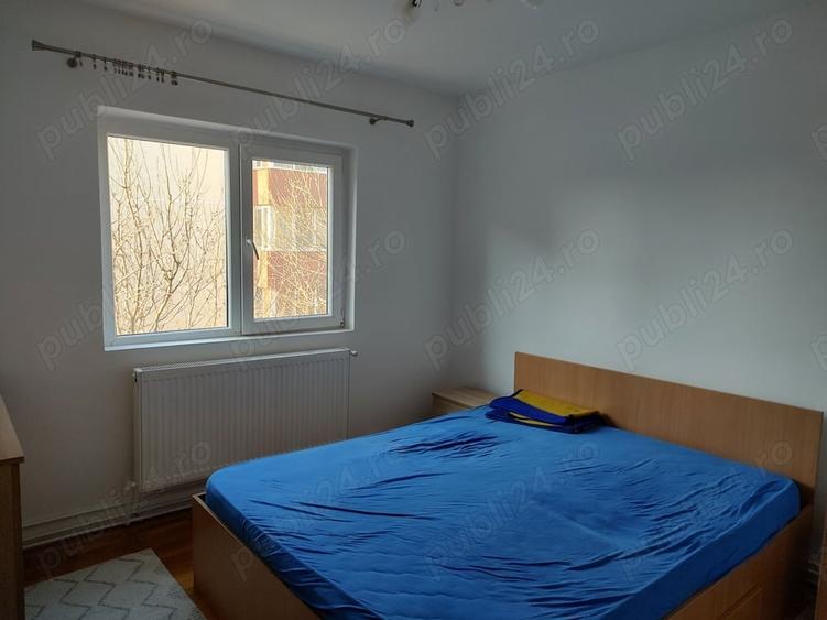 Apartament cu 4 camere decomandat în Girocului