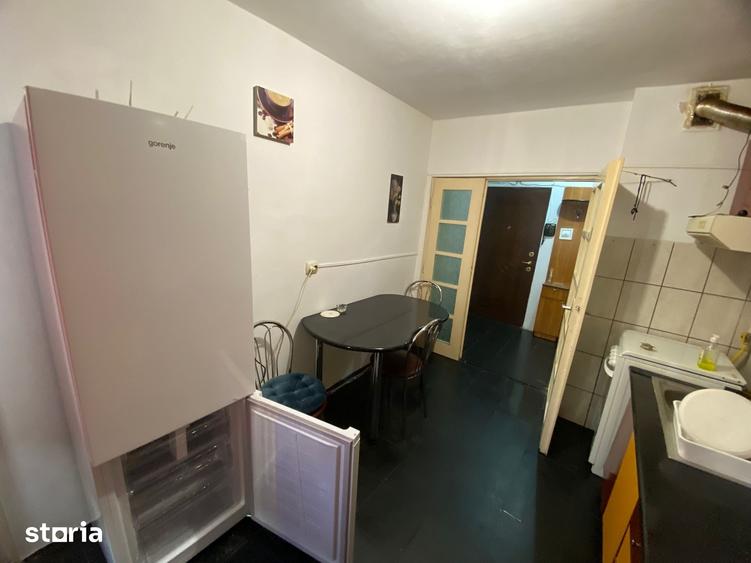 Apartament cu 3 camere decomandat în Între Lacuri