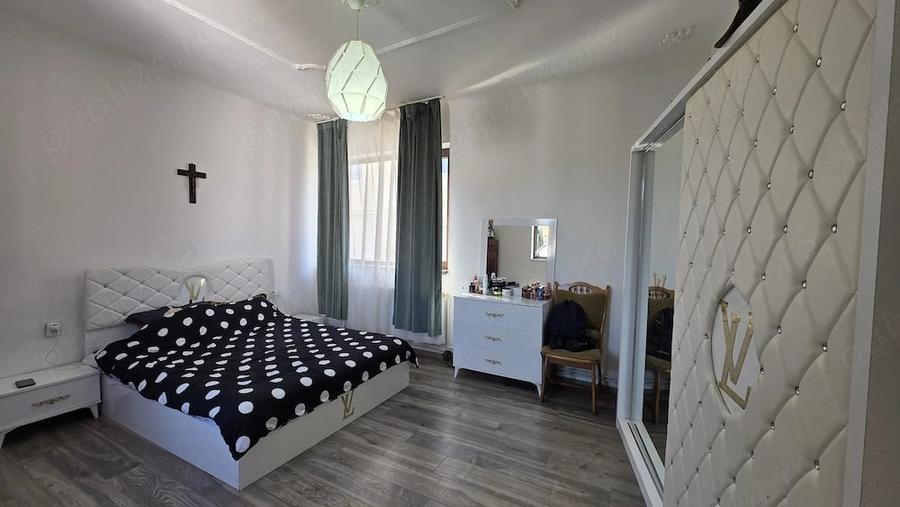 Casă cu 5 camere cu Teren 750 Mp în Central