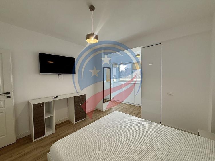 Apartament cu 3 camere semidecomandat, mobilat în 1 Mai