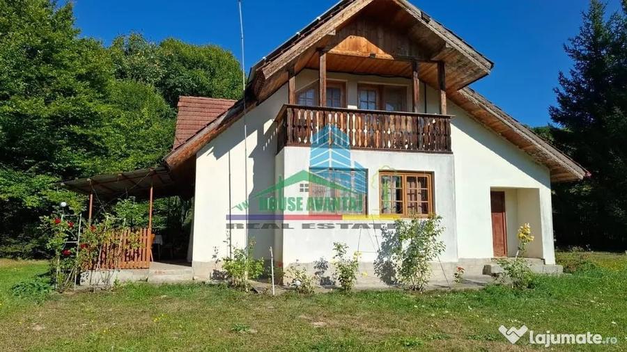 Casă cu 5 camere cu Teren 4070 Mp în Soveja