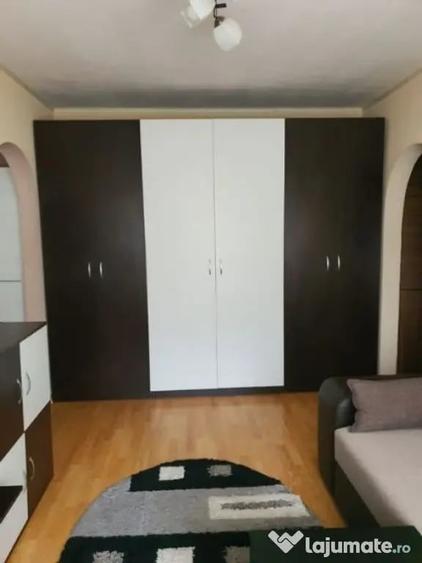 Apartament cu 2 camere semidecomandat în Micro 38