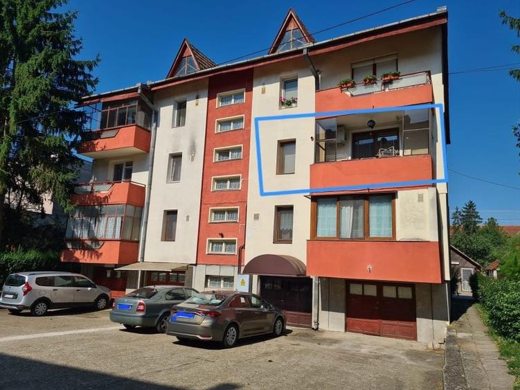 Apartament cu 3 camere decomandat, mobilat în Central