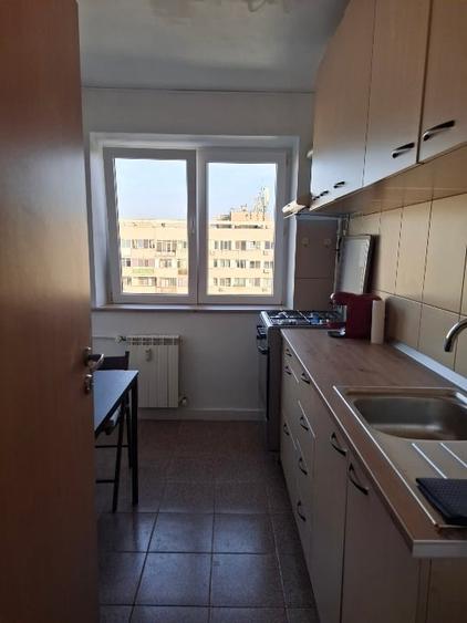 Apartament cu 3 camere semidecomandat, mobilat în Lujerului