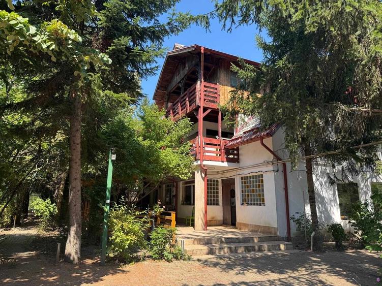 Casă cu 4 camere în Central