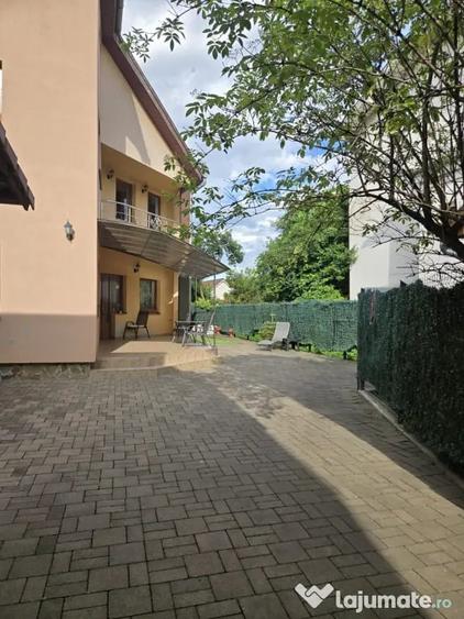Casă cu 5 camere în Central