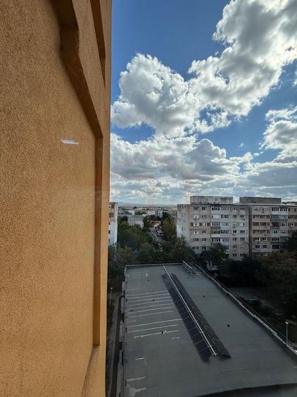 Apartament cu 4 camere decomandat, mobilat în Micro 20