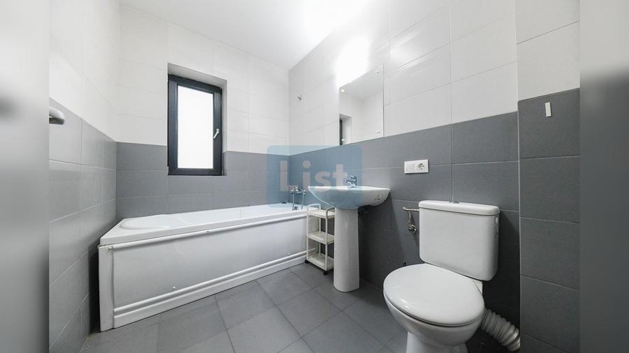 Apartament cu 3 camere semidecomandat în Între Lacuri